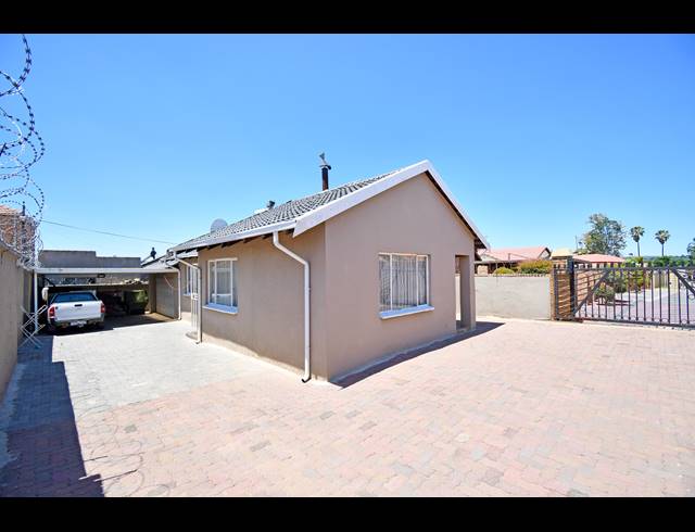 3 BEDROOM HOUSE FOR SALE IN BRAMLEY VIEW